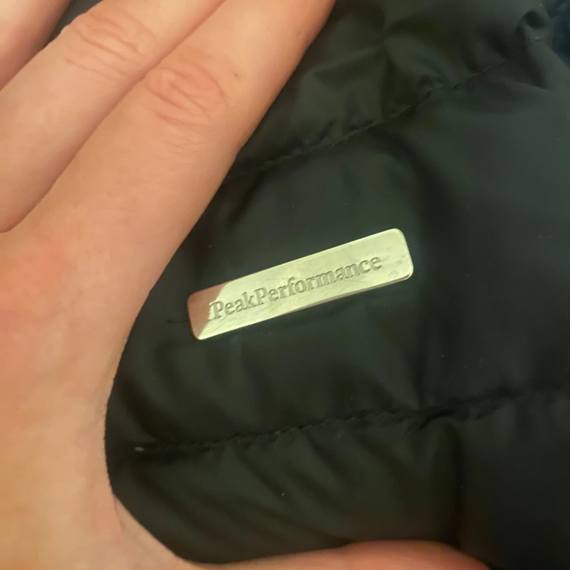 Svart dunjacka från Peak Performance - 2