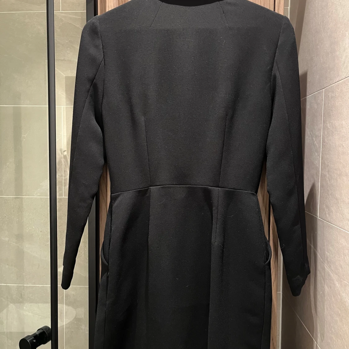 Svart klänning från & Other Stories - 3