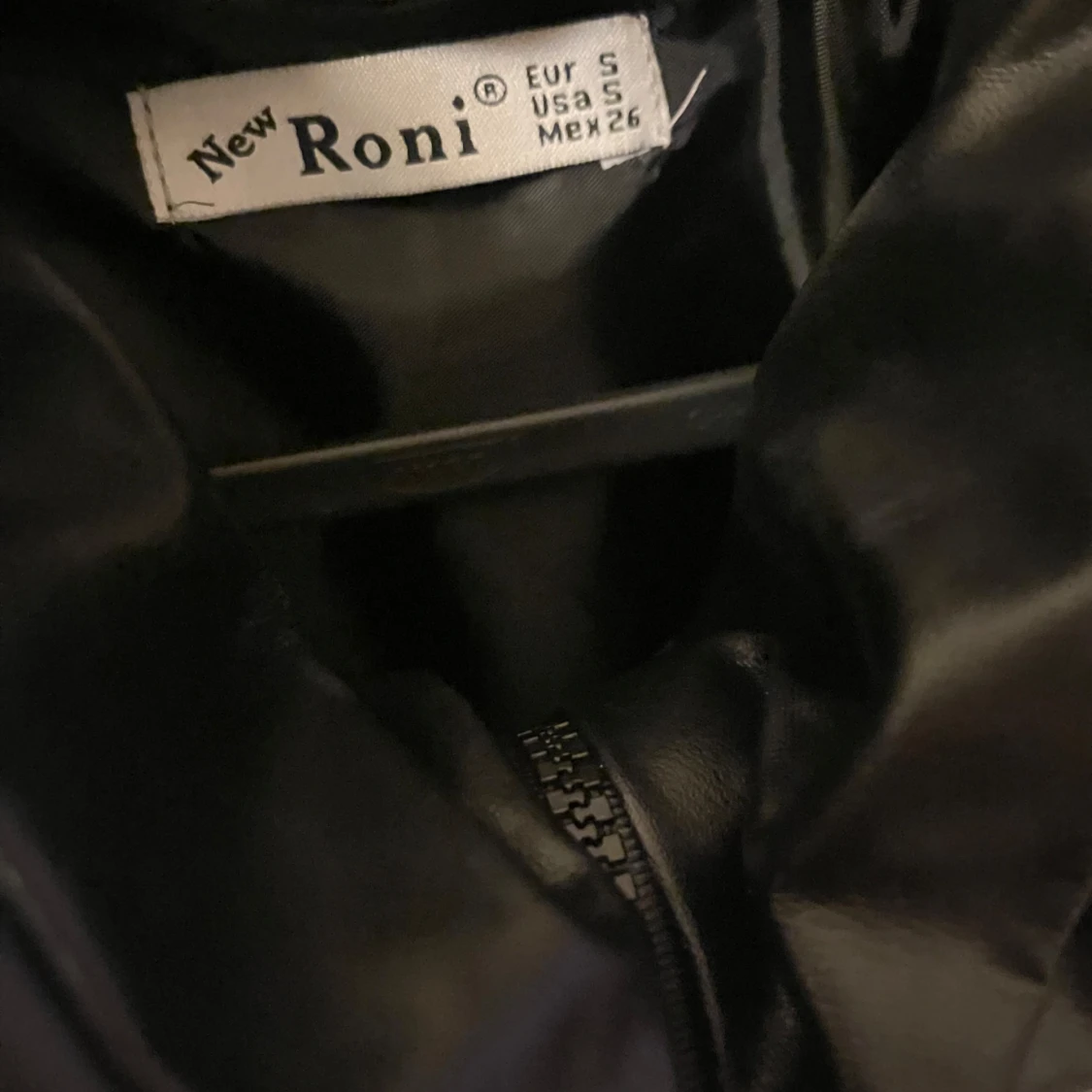 Svart dunväst från New Roni - 1