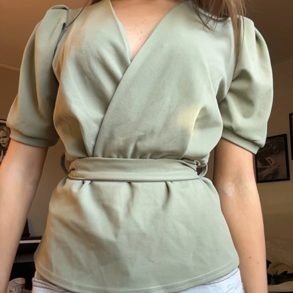 Grön omlottopp med knytband