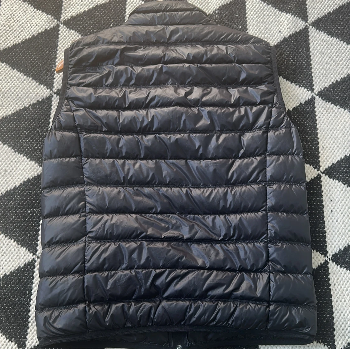 Svart dunväst från EA7 - 2