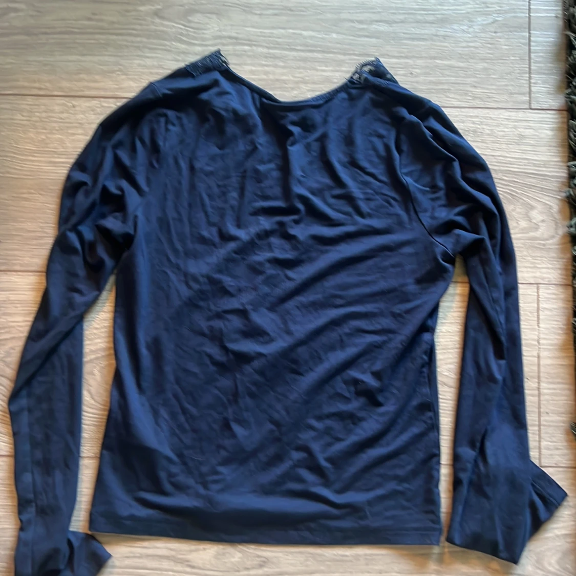 Svart långärmad topp från Gina Tricot - 1