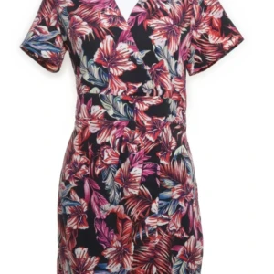 Blommig klänning från Morgan - Snygg blommig klänning från Morgan med korta ärmar och v-ringad design. Klänningen har ett färgglatt mönster i rosa, blått och vitt på en mörk bakgrund. Perfekt för en somrig look! (Material etiketten saknas, men 99% sannolikhet är det viscose. 