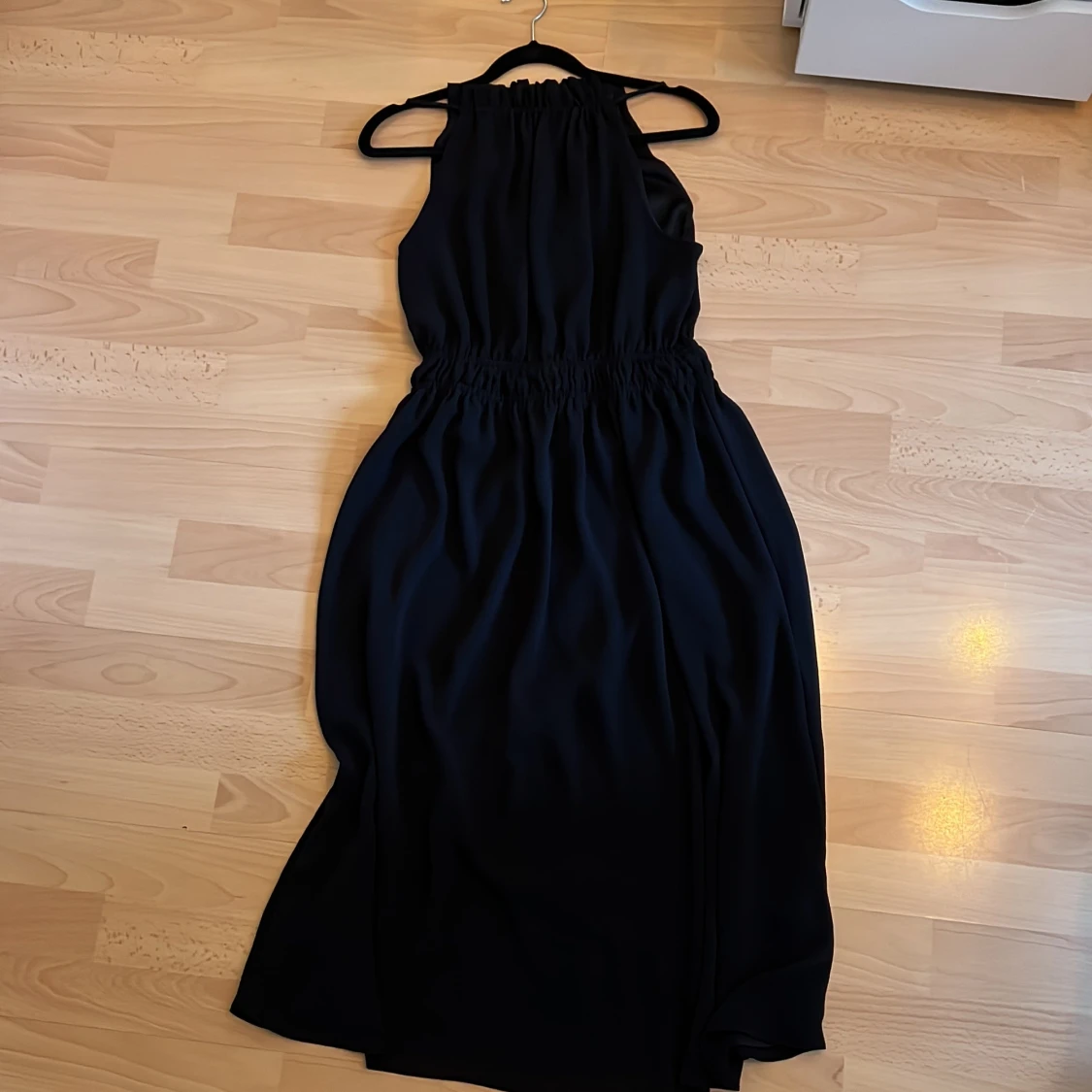 Svart ärmlös klänning från H&M