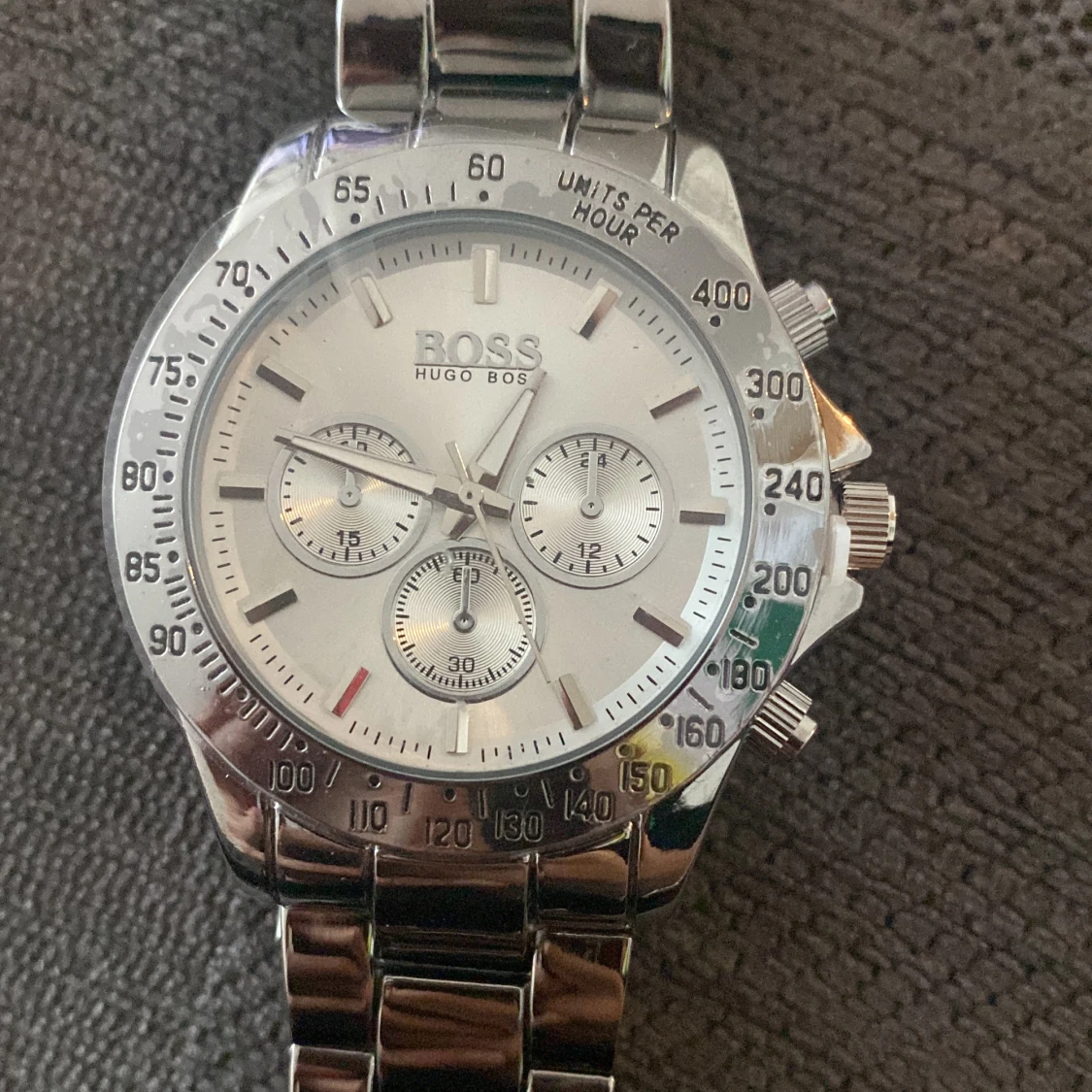 Silverfärgad klocka från Boss - 4