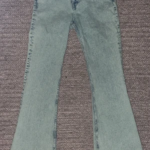 Mint gröna bootcut jeans! - Helt Nya Monki jeans som är mint gröna, Andvända ca 1 gång bara 