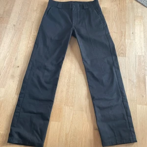 Byxor från sweet sktbs - Loose fit, storlek 31/32, mycket bra skick