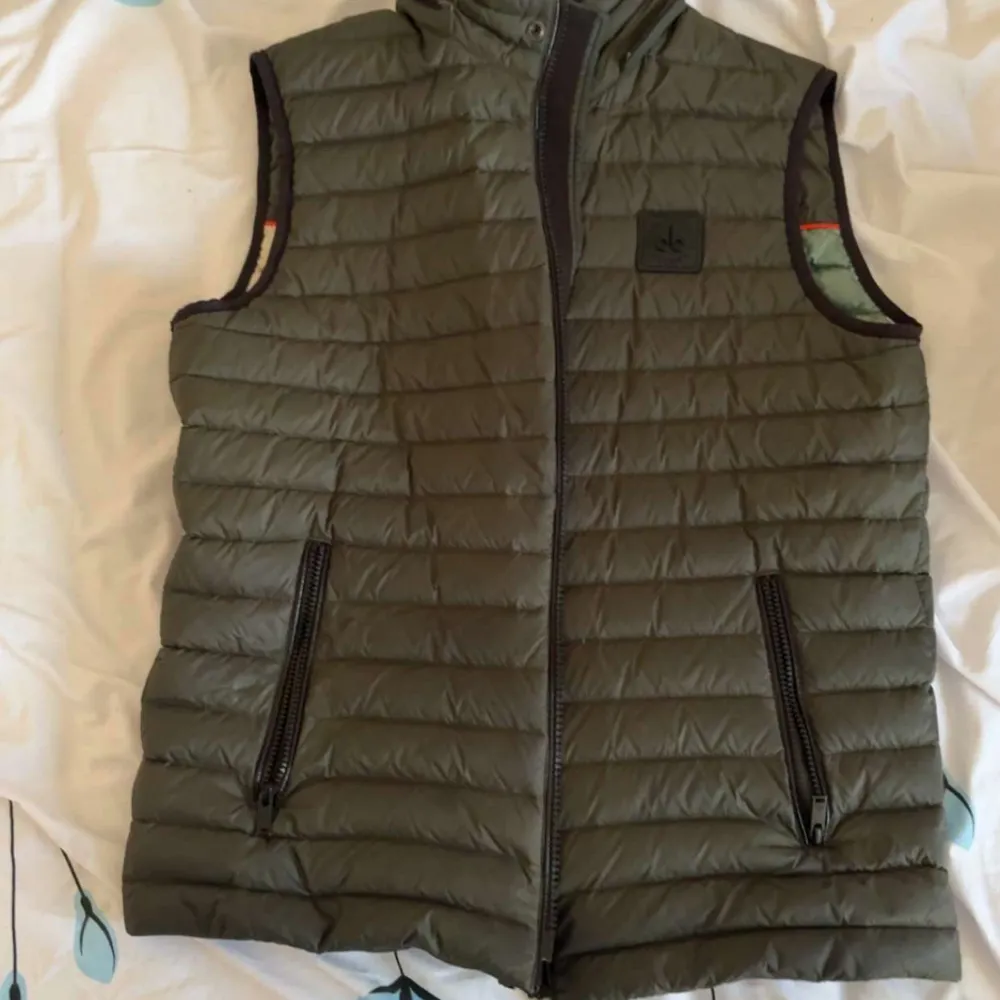 Moose knuckles jacka, size M. Takit.