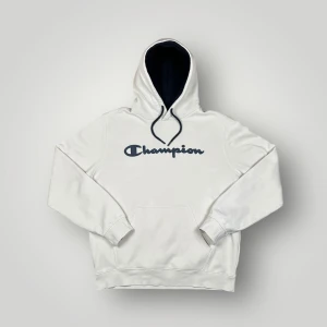 Creme White Champion Hoodie - Brand: Champion Size: Large Color: Creme White Type: Hoodie  ✅Condition: 8,5/10✅  Shoulders: 47cm  Length: 67cm  Sleeve length: 65cm