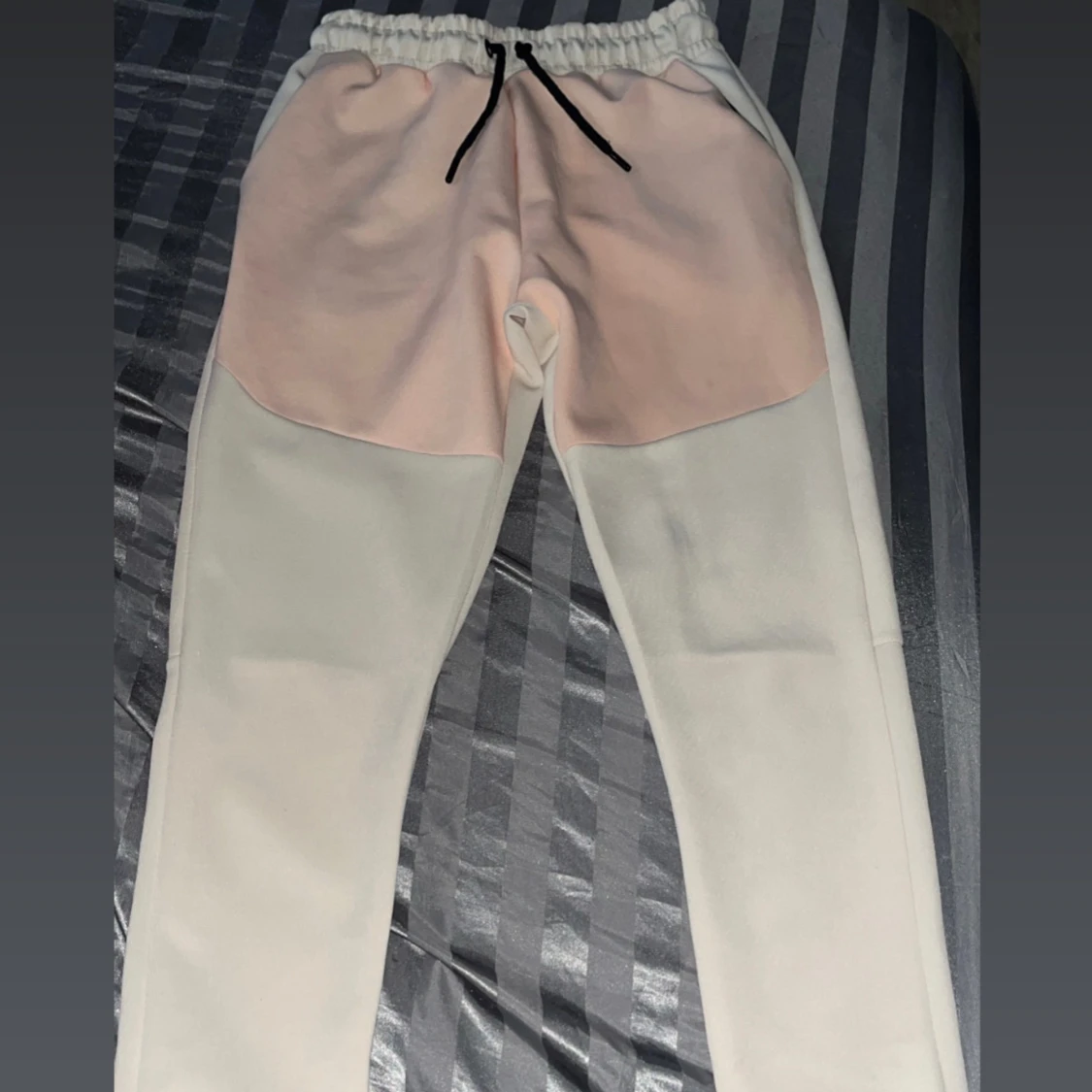 Vit och rosa kofta med byxor - 3