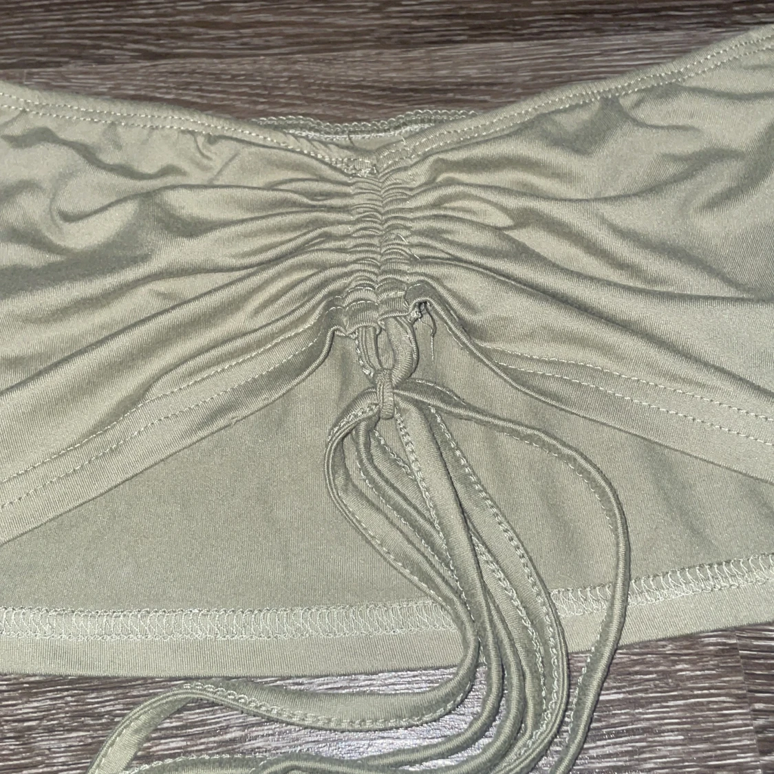 Grön offshoulder topp med snörning - 1