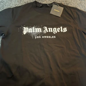 Svart t-shirt från Palm Angels - Helt ny oanvänd priset går att deskuteras så länge de är RIMLIGT