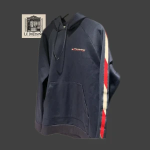 Tommy hilfiger - Storlek M passar också S. Fint skick 9/10 knappt använd. Nypris runt 900kr