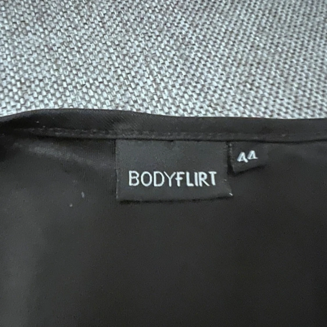 Svart ärmlös klänning från Bodyflirt - 2