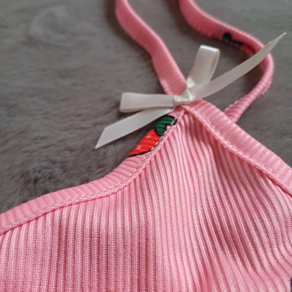 Rosa ribbad pyjamas med jordgubbsmönster - 2