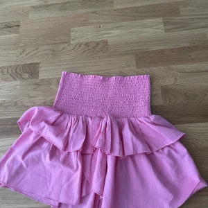 Neo noir kjol - Superfin kjol från Neo noir. Storlek XS