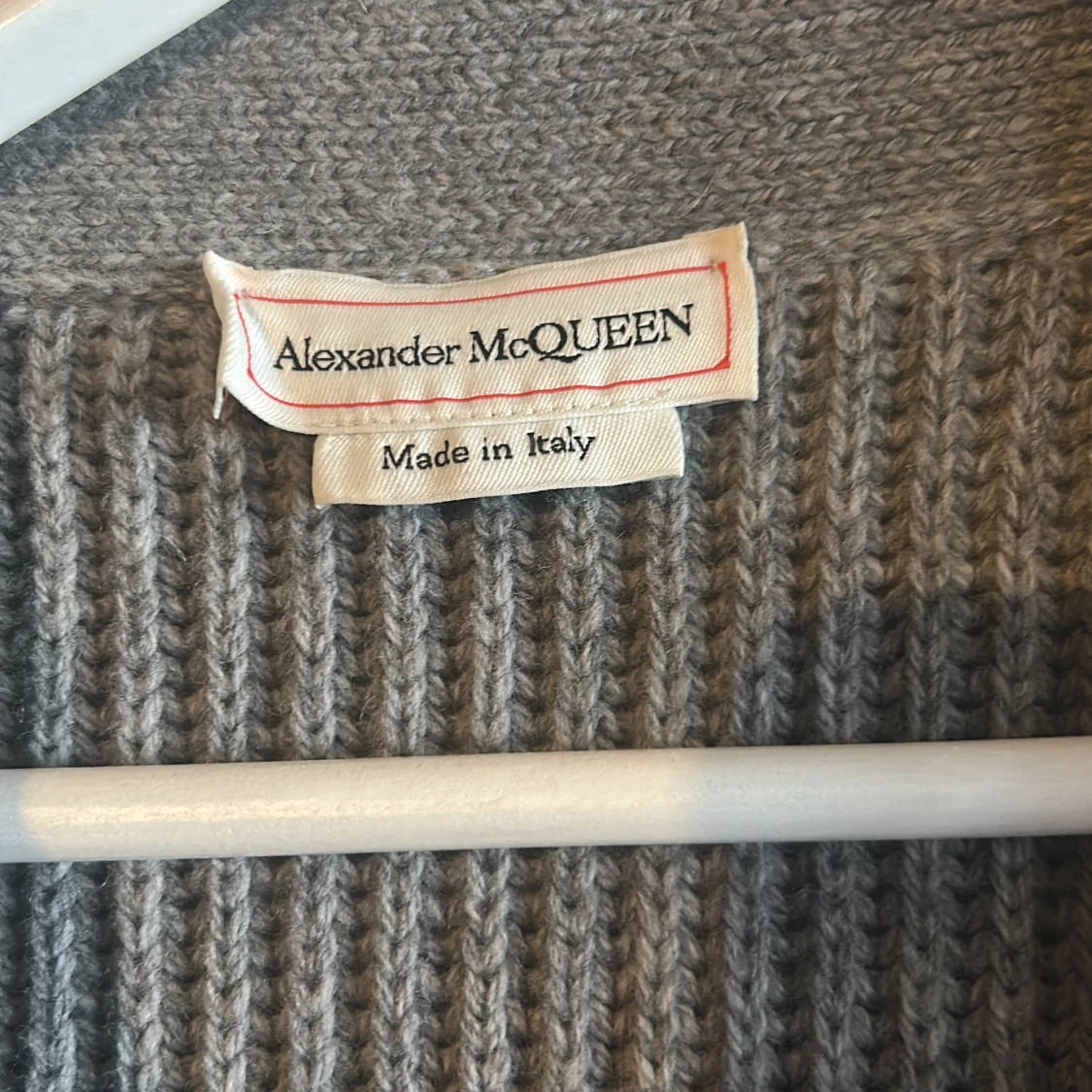 Grå stickad kofta från Alexander McQueen - 1