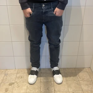 Replay Anbass  - Tja, säljer dessa feta par replay Anbass, lite använda, passar 165-180, dom är L32, skicka ett pm om du har någon fundering.