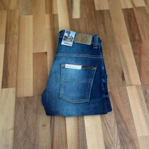 Nudie jeans 28/32 - Nudie jeans storlek 28/32 modell Thin finn, helt nya
