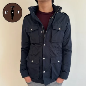 J.Lindeberg Liknande Fieldjacka ☀️ - J.Lindeberg Liknande field jacka | Skick 9/10 | Nypris 849kr, vårat pris endast 499kr | Storlek M | Svarar gärna på era frågor och funderingar!