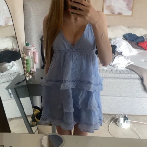 Klänning från Gina tricot - Jättefin klänning som jag köpte förra året men som inte kommer till användning.Det är barnstorlek men passar mig oftast brukar ha xxs eller xs, kan diskutera pris vid snabb affär.