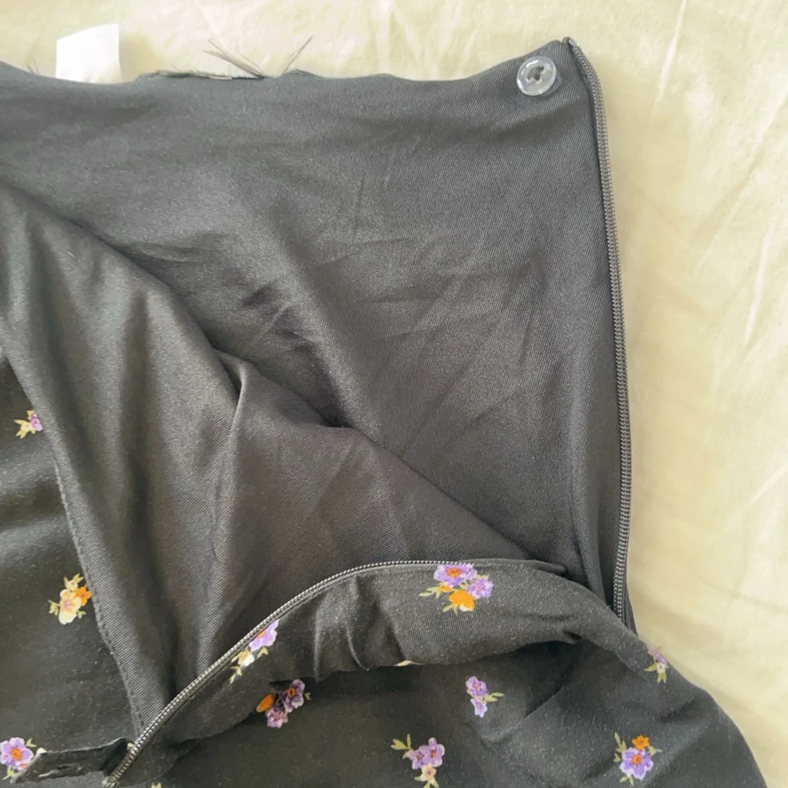 Svart blommig kjol - 1