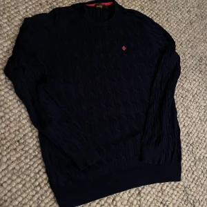 Cable knit Morris - Tja tja! Jag säljer denna feta Morris koftan som är i storlek XL men kan passa som L och den är i  bra skick. Tveka inte på att ställa frågor vid funderingar - Mvh Edvin