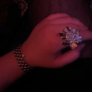 Armband i silver - Väldigt fint armband i silver/guld! Passar till alla outfits🩵