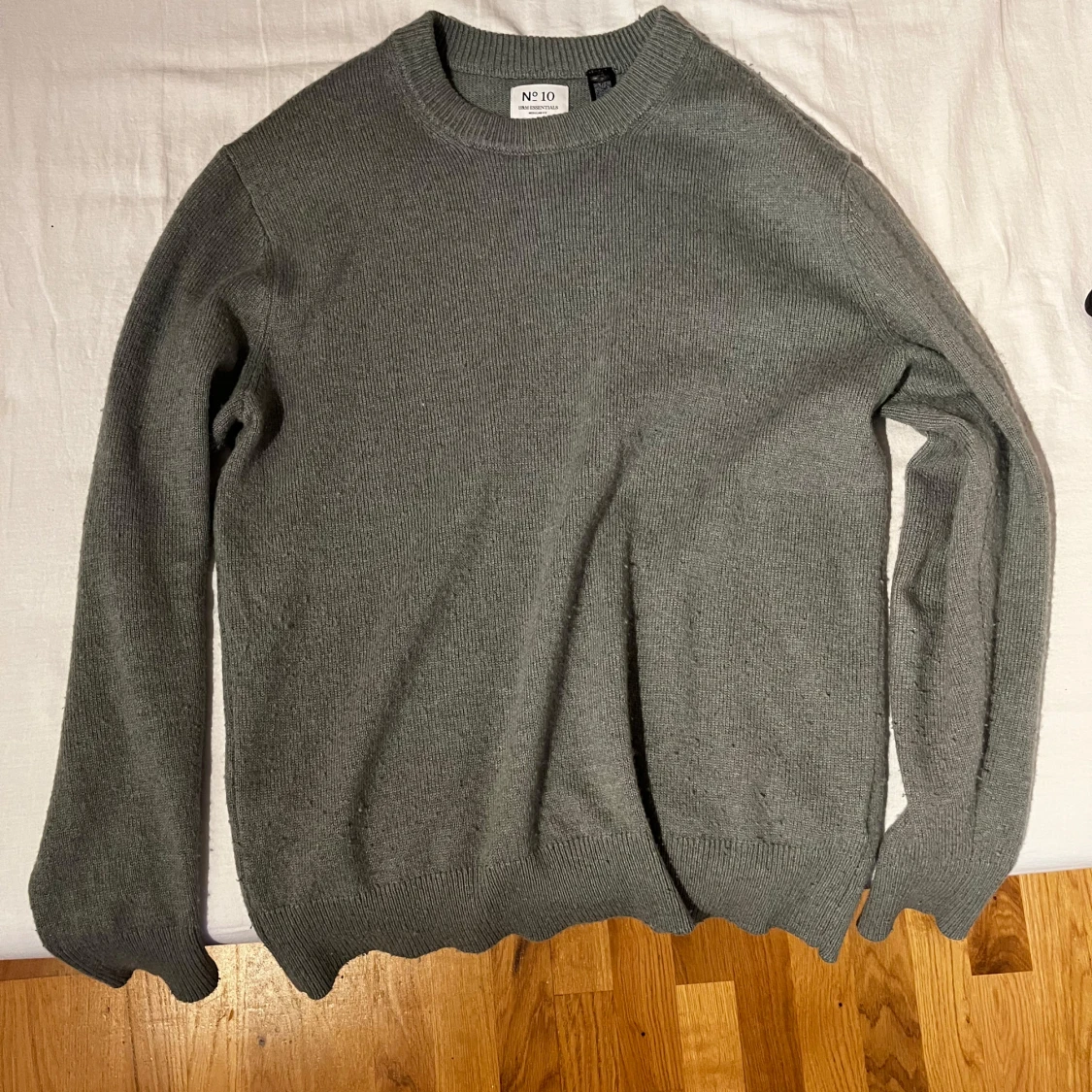 Grå tröja från H&M Essentials - 1