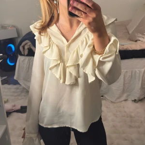 Supersöt blus - Aldrig använd!