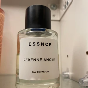 Perenne Amore EDP  - Perenne Amore från Essnce, ca 60% kvar. 