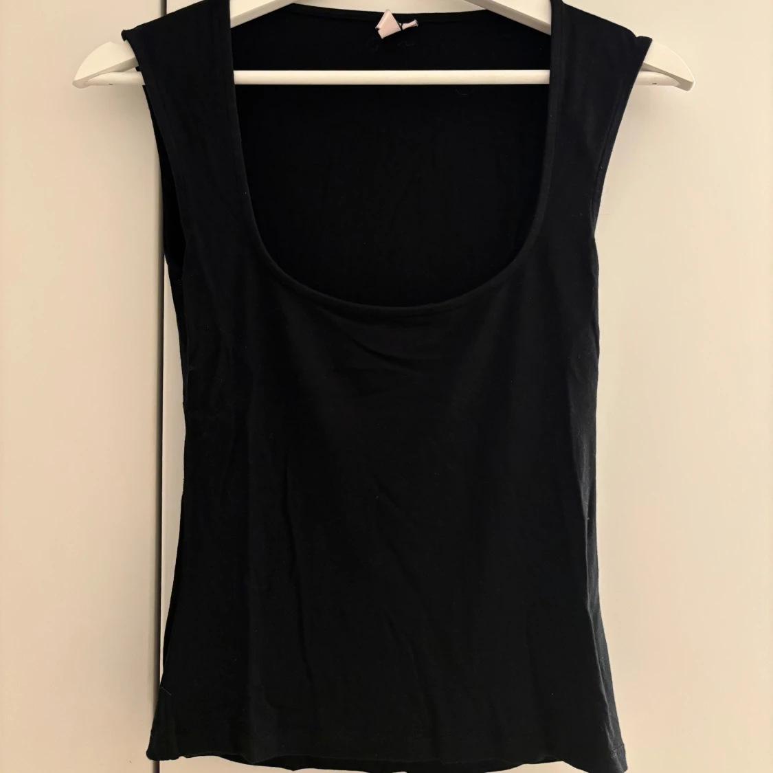 Svart linnetopp Nelly - 1