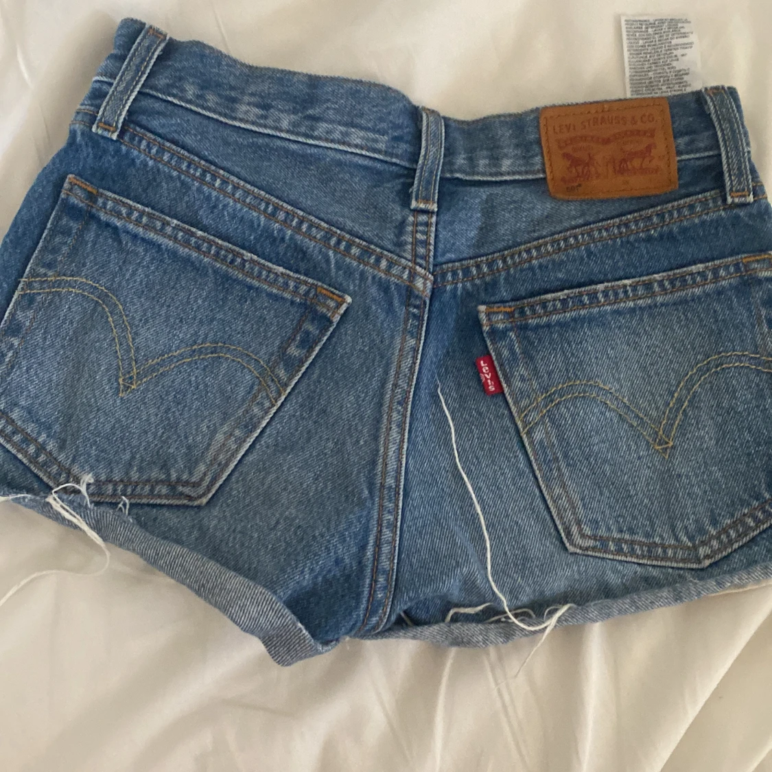 Levi's blå jeansshorts med slitningar - 1