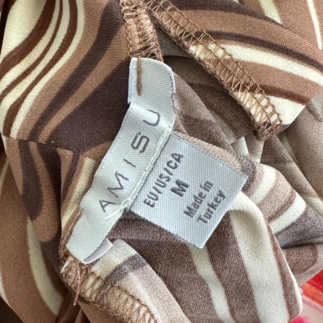 Brun mönstrad mesh-top från Amisu - 2