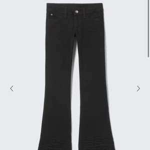 Weekday jeans low waist jeans  - Säljer dessa jeans ifrån weekday, i modell cheap Monday, aldrig använt helt nya, dom är bootcut och väldigt lågmidjade , i storlek 25 , säljer för 349!