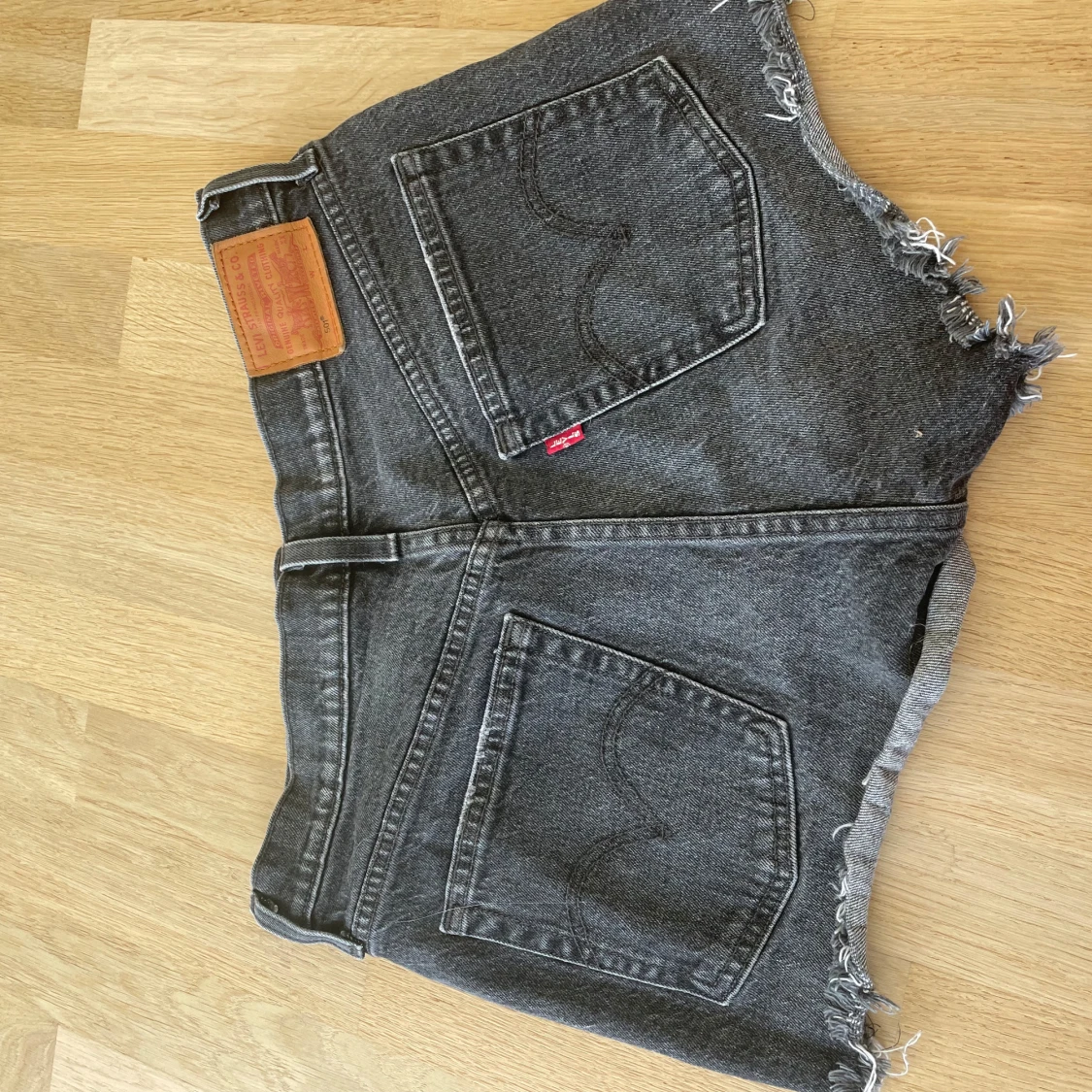 Svarta jeansshorts från Levi's - 1