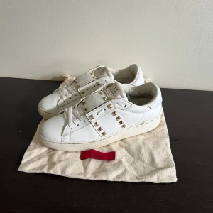 Valentino open - Säljer dessa