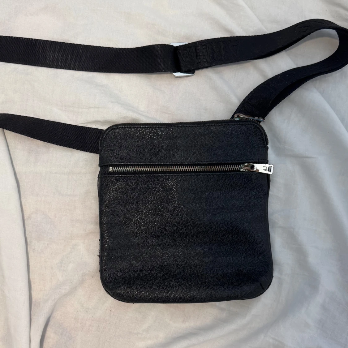 Svart axelväska från Armani Jeans - 1