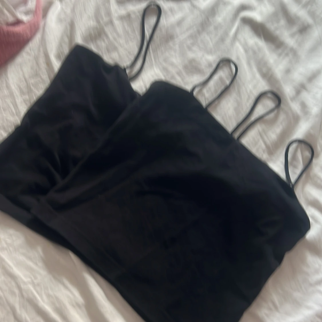 Två svarta linnen från Gina Tricot 