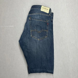 Replay Waitom - Riktigt feta jeans i bra skick, knappt använda! Storlek 34. Replay waitom vilket är straight fit. Skriv för fler bilder eller vid funderingar 🙏😊