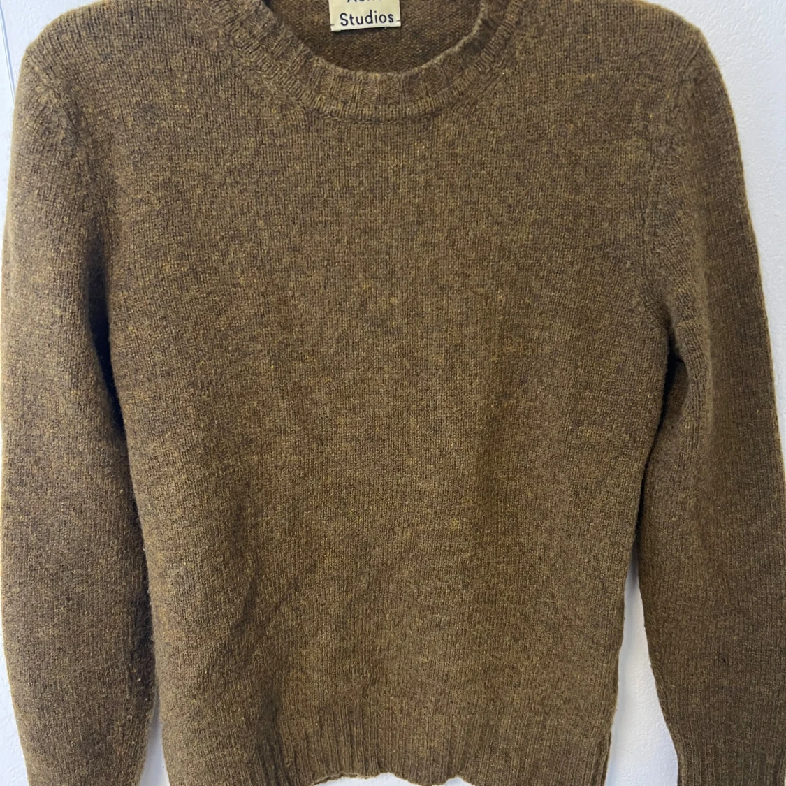 Brun stickad tröja från Acne Studios