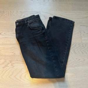 Jeans  - Svarta raka jeans från bershka 