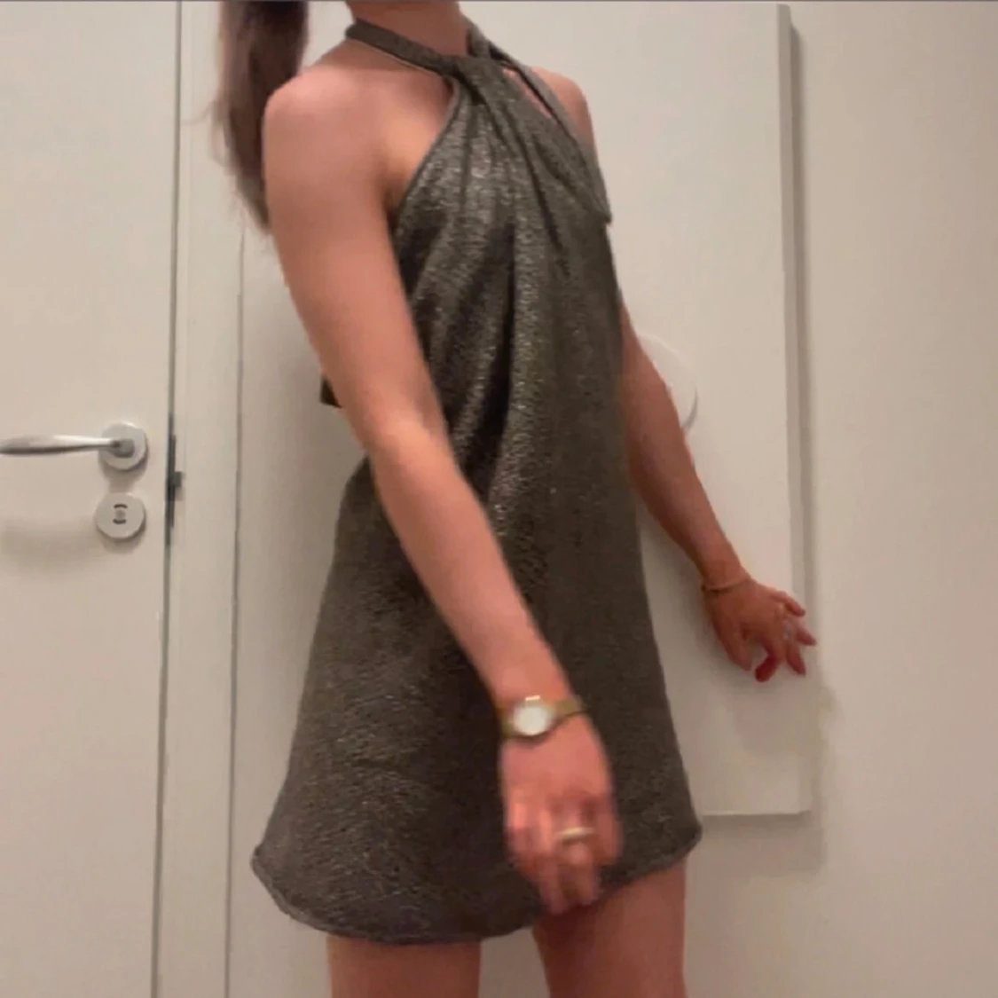 Glittrig kort klänning från Zara