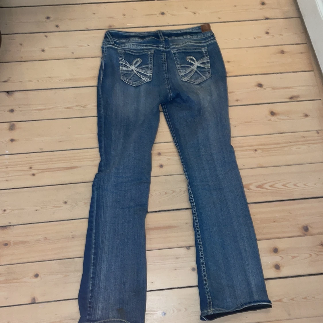 Wallflower blå bootcut jeans med broderi - 1
