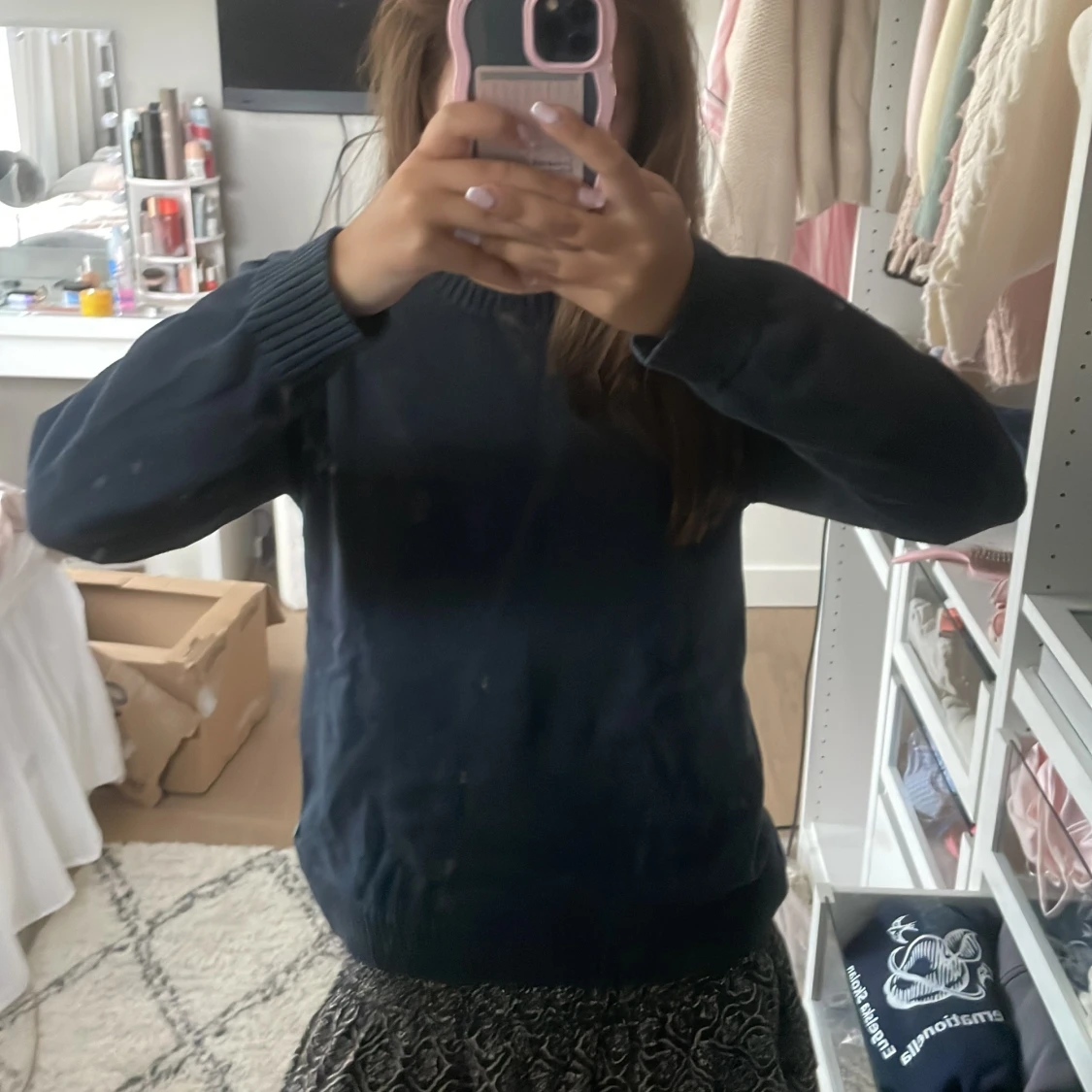 Mörkblå stickad tröja