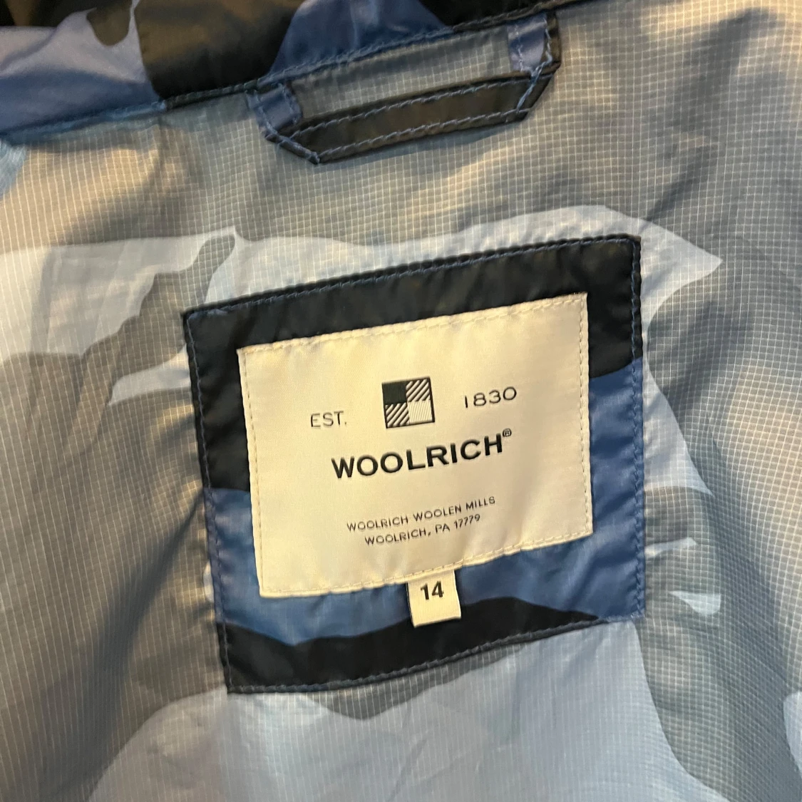 Blå och svart camouflage vindjacka från Woolrich - 1