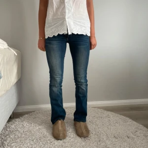 Jeans från G-star  - Bootcut low waist jeans från g-star, stl W25 L30