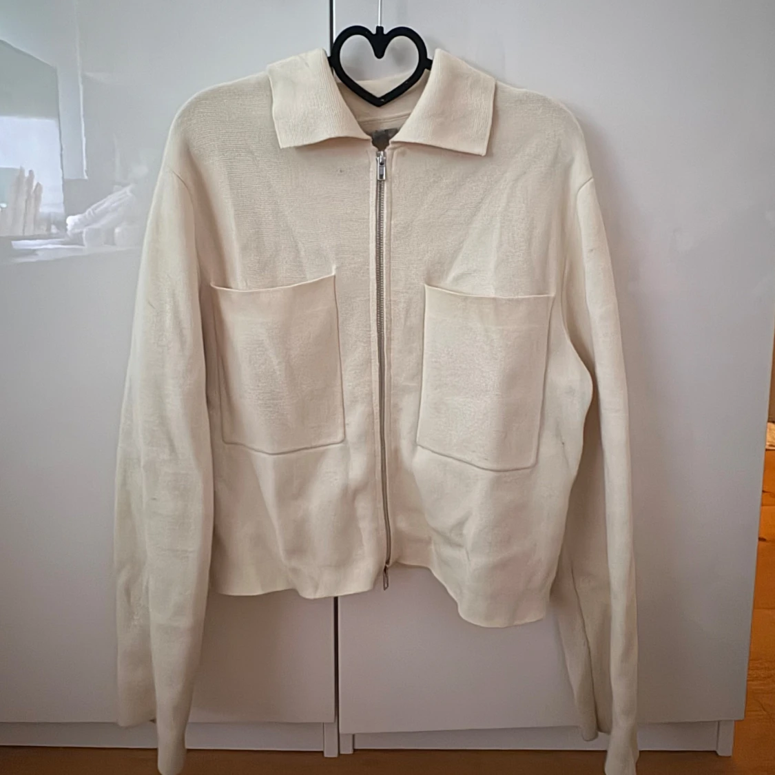 Beige jacka med dragkedja