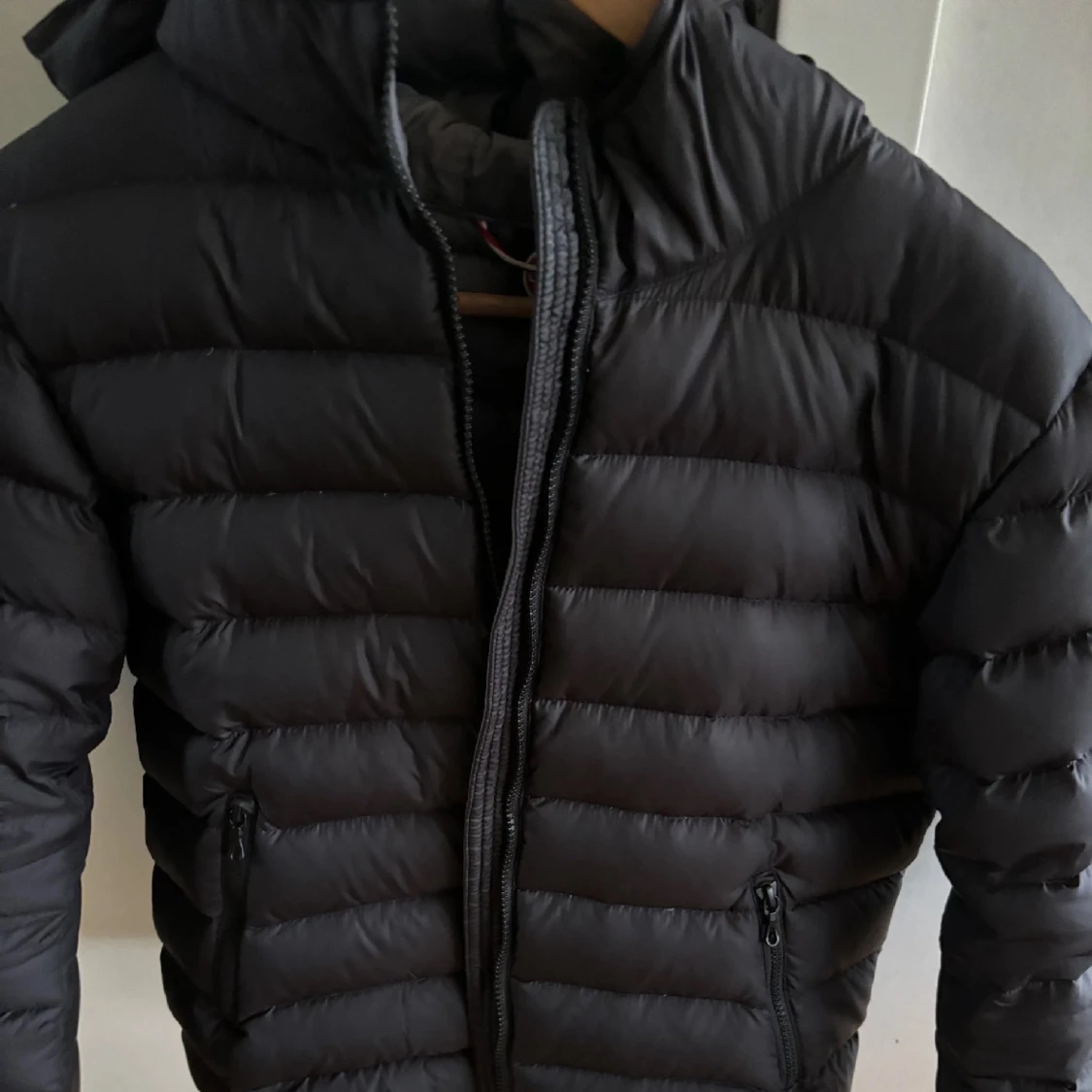 Svart dunjacka från Colmar - 1