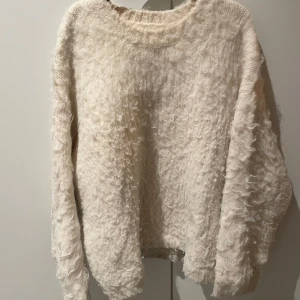Vit stickad tröja - Vit stickad tröja i bra skick